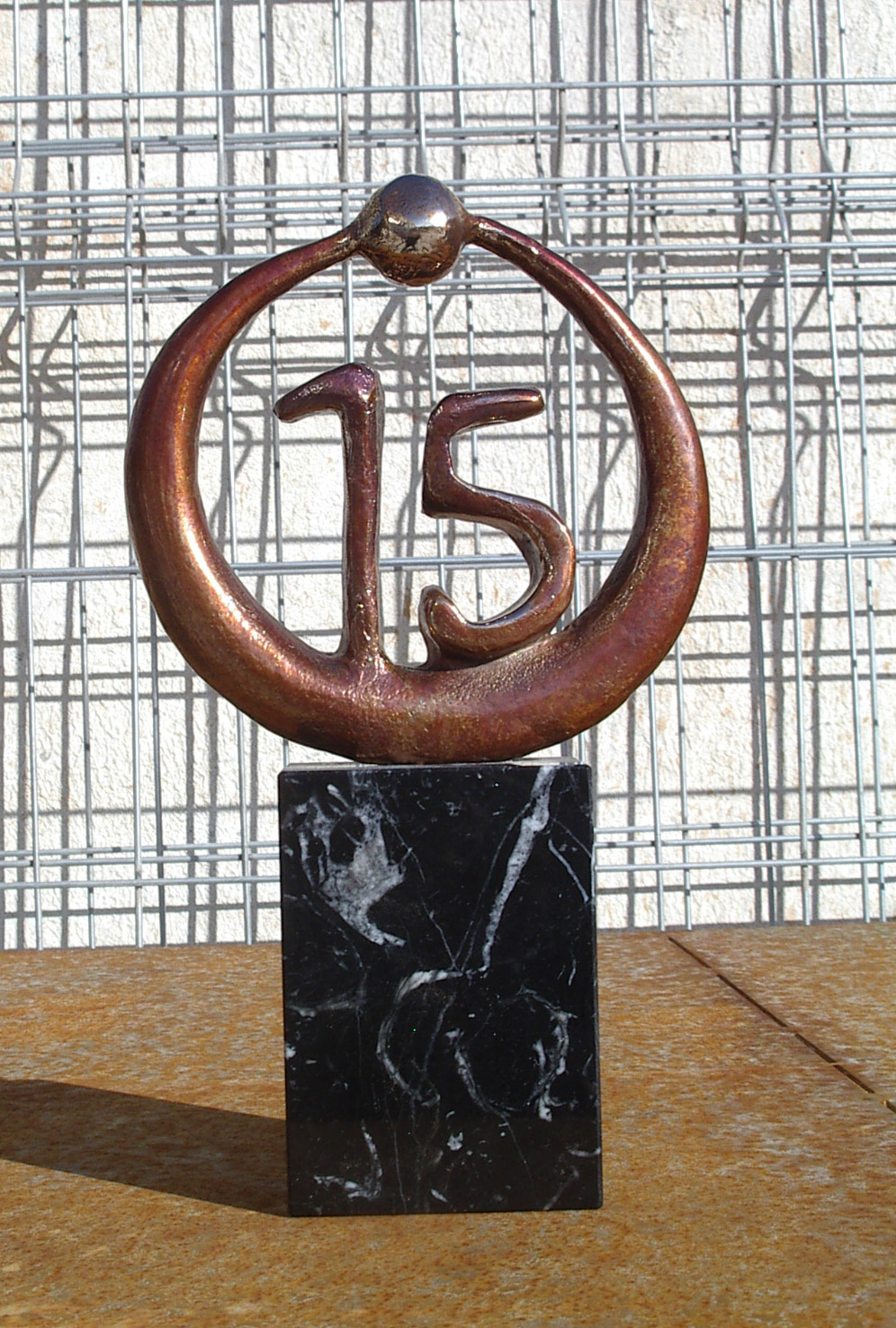 escultura-corporativa-OKI-2