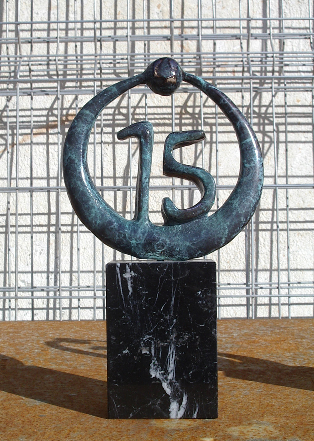 escultura-corporativa-OKI-3